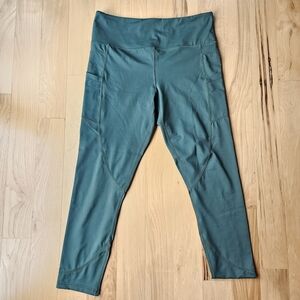 ZYIA Forest Green Capri Leggings Size 12
